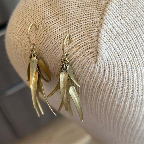 Delicate Gold Leaf Earrings - Picture 10 of 14